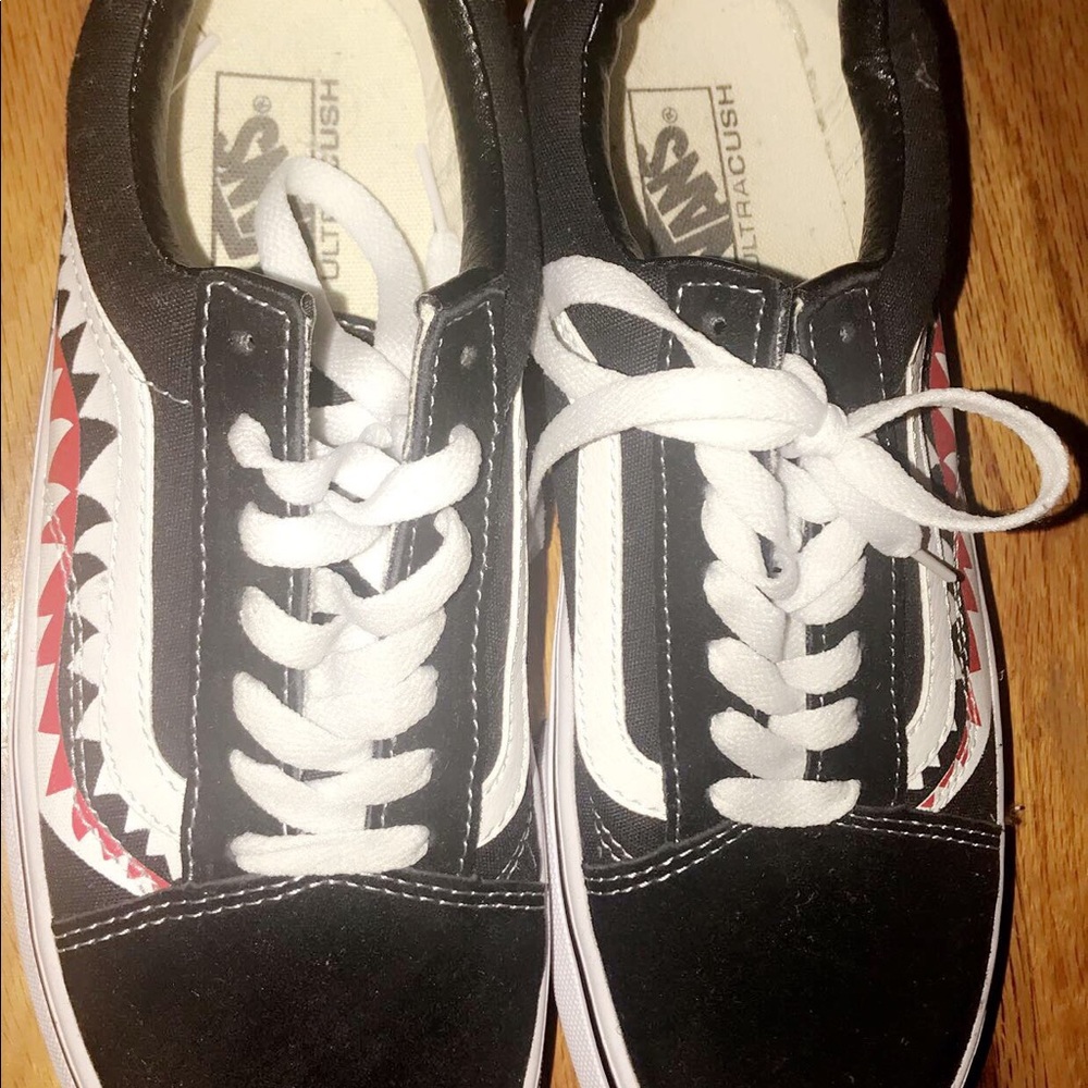 Van shoes ( shark bape)
